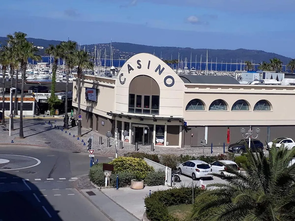 Joli T3 Lumineux Confortable Et Ideale Situation Cavalaire-sur-Mer